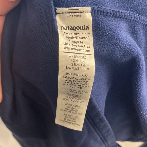 Patagonia, women’s R1 Daily zip-neck pullover, Navy blue, EUC - Picture 6 of 8